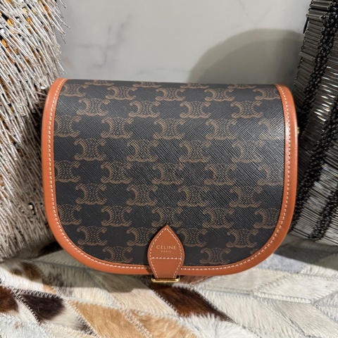 CELINE 滿版LOGO凱旋門馬鞍斜背包*咖啡色