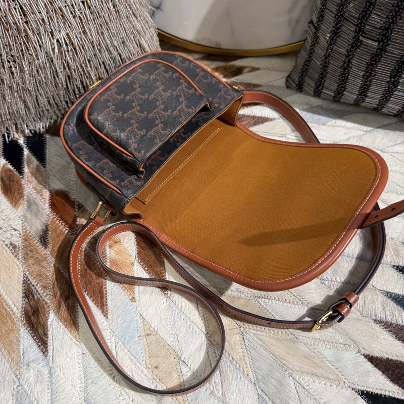 CELINE 滿版LOGO凱旋門馬鞍斜背包*咖啡色-5