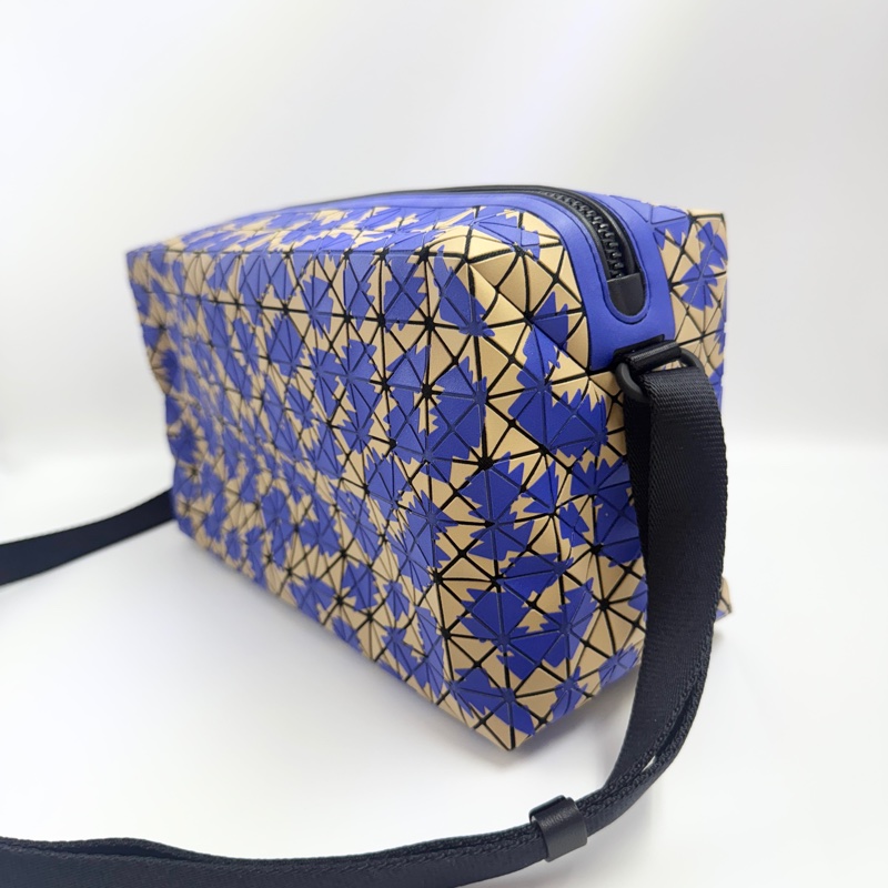 BAO BAO三宅一生斜背包-3