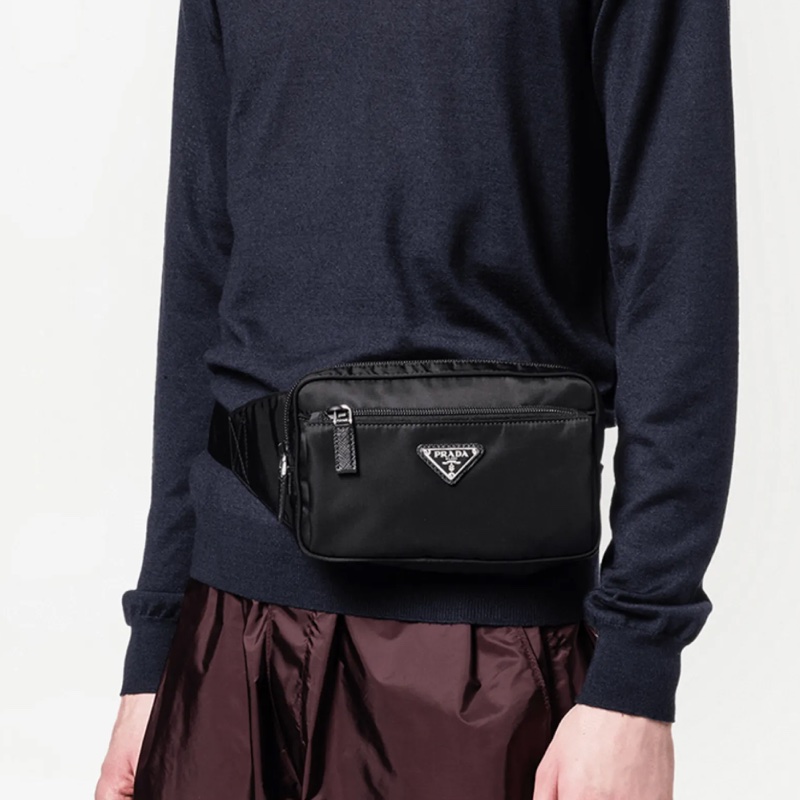 🆕普拉達Prada黑色Re-Nylon And Saffiano胸口腰包2VL977-2
