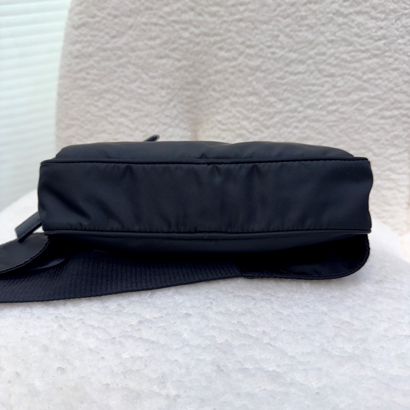 🆕普拉達Prada黑色Re-Nylon And Saffiano胸口腰包2VL977-12