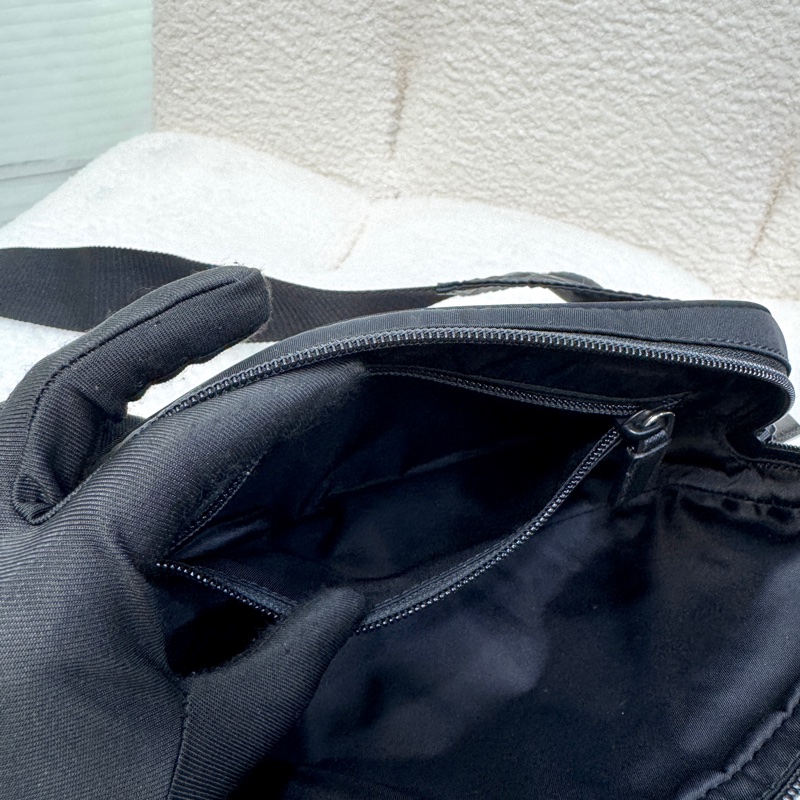 🆕普拉達Prada黑色Re-Nylon And Saffiano胸口腰包2VL977-15