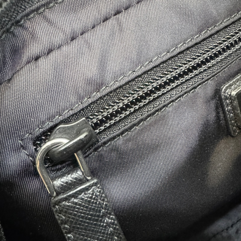 🆕普拉達Prada黑色Re-Nylon And Saffiano胸口腰包2VL977-23