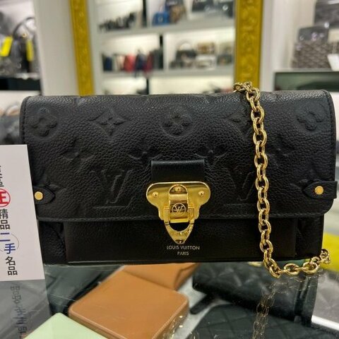 東區正精品㊣LV M67839 Vavin WOC 黑色全皮壓紋金釦鍊帶斜背包 RZ4167