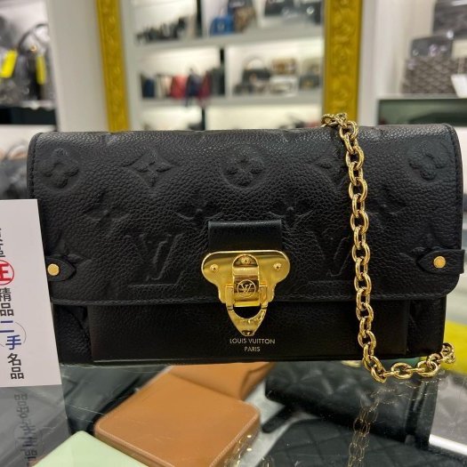 東區正精品㊣LV M67839 Vavin WOC 黑色全皮壓紋金釦鍊帶斜背包 RZ4167-0