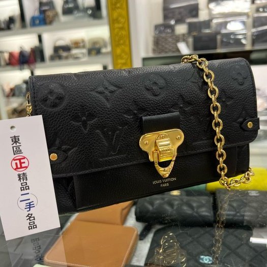 東區正精品㊣LV M67839 Vavin WOC 黑色全皮壓紋金釦鍊帶斜背包 RZ4167-1
