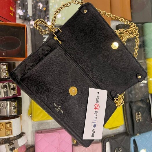 東區正精品㊣LV M67839 Vavin WOC 黑色全皮壓紋金釦鍊帶斜背包 RZ4167-2