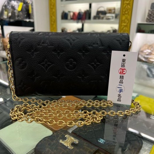 東區正精品㊣LV M67839 Vavin WOC 黑色全皮壓紋金釦鍊帶斜背包 RZ4167-6
