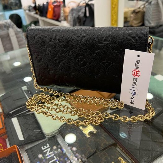 東區正精品㊣LV M67839 Vavin WOC 黑色全皮壓紋金釦鍊帶斜背包 RZ4167-7