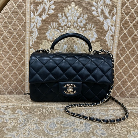 Chanel 黑羊皮菱格淡金釦CF20手提斜背包 AS2431