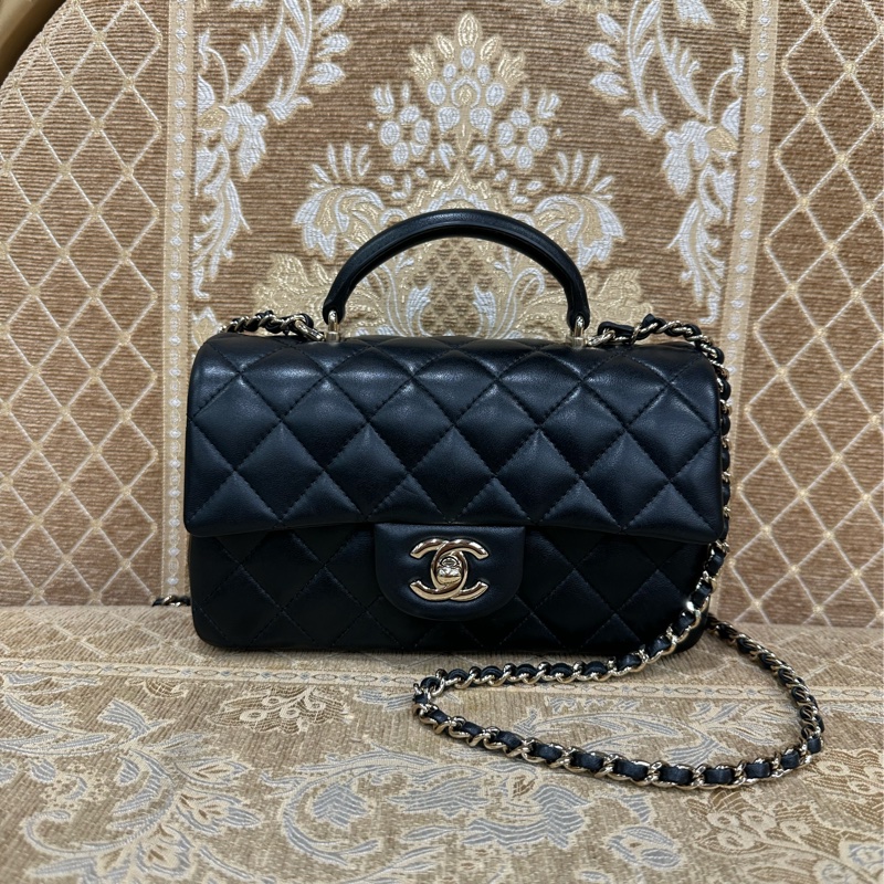 Chanel 黑羊皮菱格淡金釦CF20手提斜背包 AS2431-0