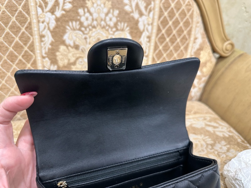 Chanel 黑羊皮菱格淡金釦CF20手提斜背包 AS2431-9