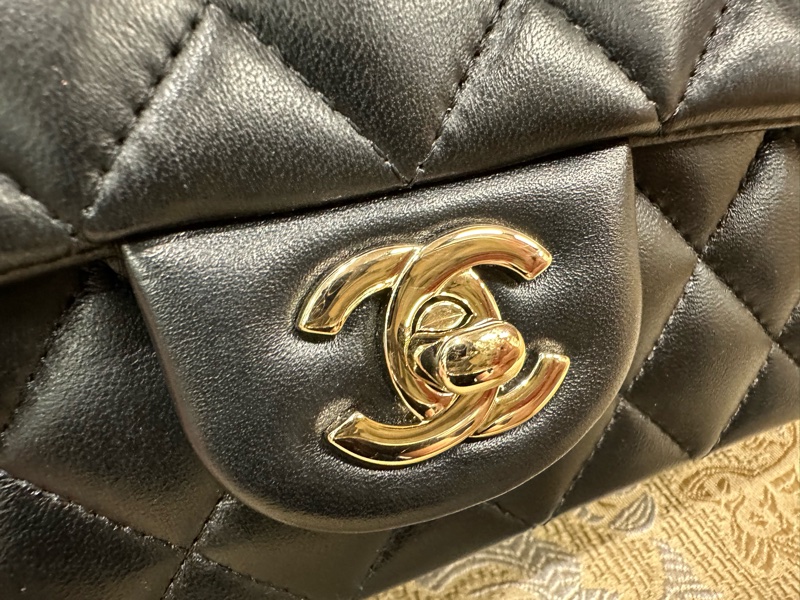 Chanel 黑羊皮菱格淡金釦CF20手提斜背包 AS2431-10