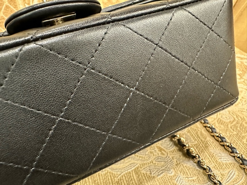 Chanel 黑羊皮菱格淡金釦CF20手提斜背包 AS2431-12