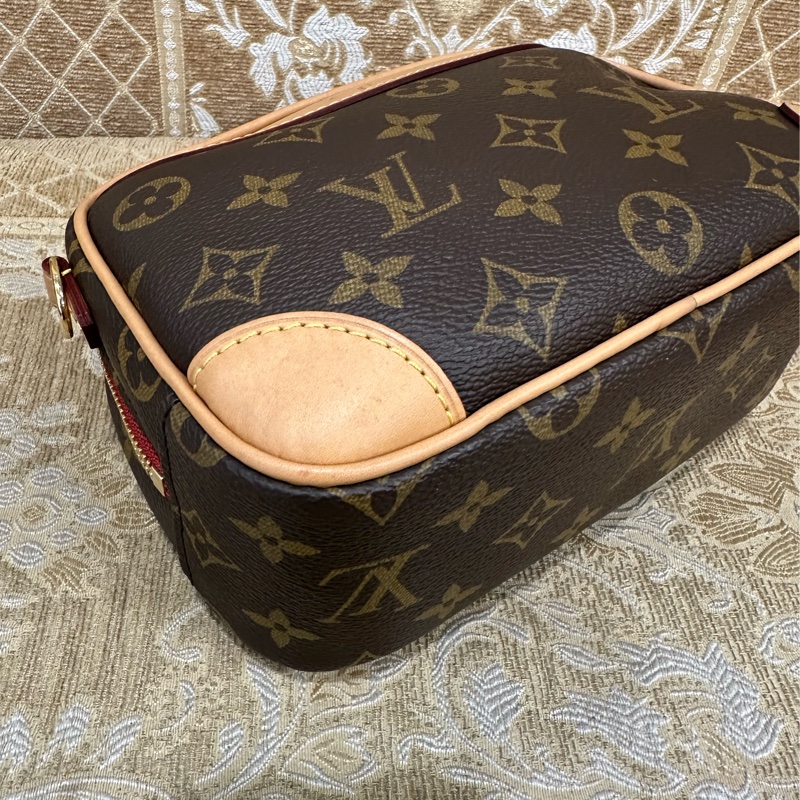 LV 原花金釦Deauville Mini前口袋吊牌ㄇ拉斜背相機包M45528-5