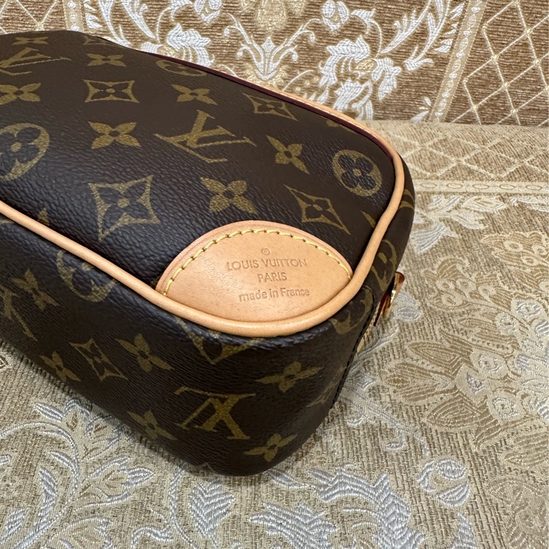LV 原花金釦Deauville Mini前口袋吊牌ㄇ拉斜背相機包M45528-6