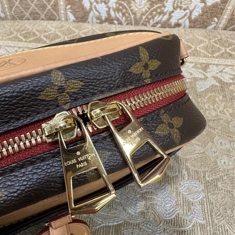 LV 原花金釦Deauville Mini前口袋吊牌ㄇ拉斜背相機包M45528-8