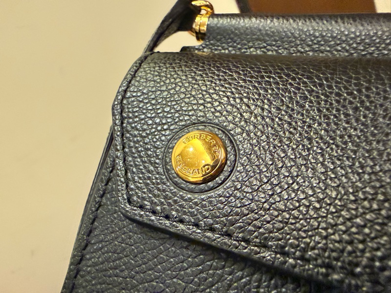 BURBERRY Baby Title Bag 牛皮製 全黑經典款-34