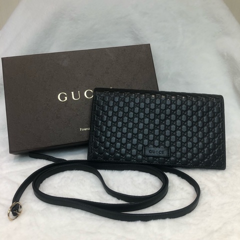 GUCCI 壓紋黑色牛皮細logo WOC XB724
