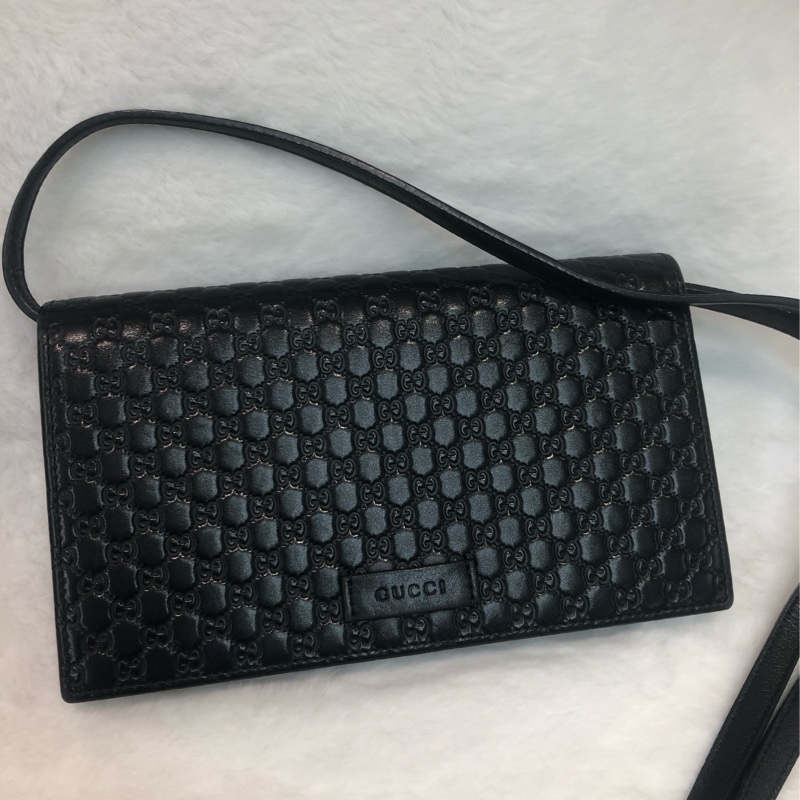 GUCCI 壓紋黑色牛皮細logo WOC XB724-2