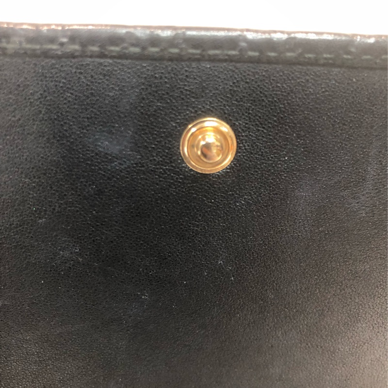 GUCCI 壓紋黑色牛皮細logo WOC XB724-28