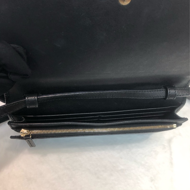 GUCCI 壓紋黑色牛皮細logo WOC XB724-29