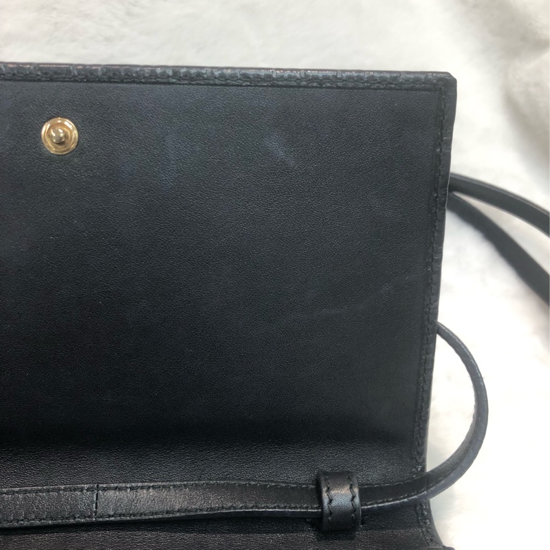 GUCCI 壓紋黑色牛皮細logo WOC XB724-33