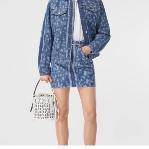 BURBERRY白色鏤空TB標識帆布水桶手提包19*19.5*13 98新配件塵袋