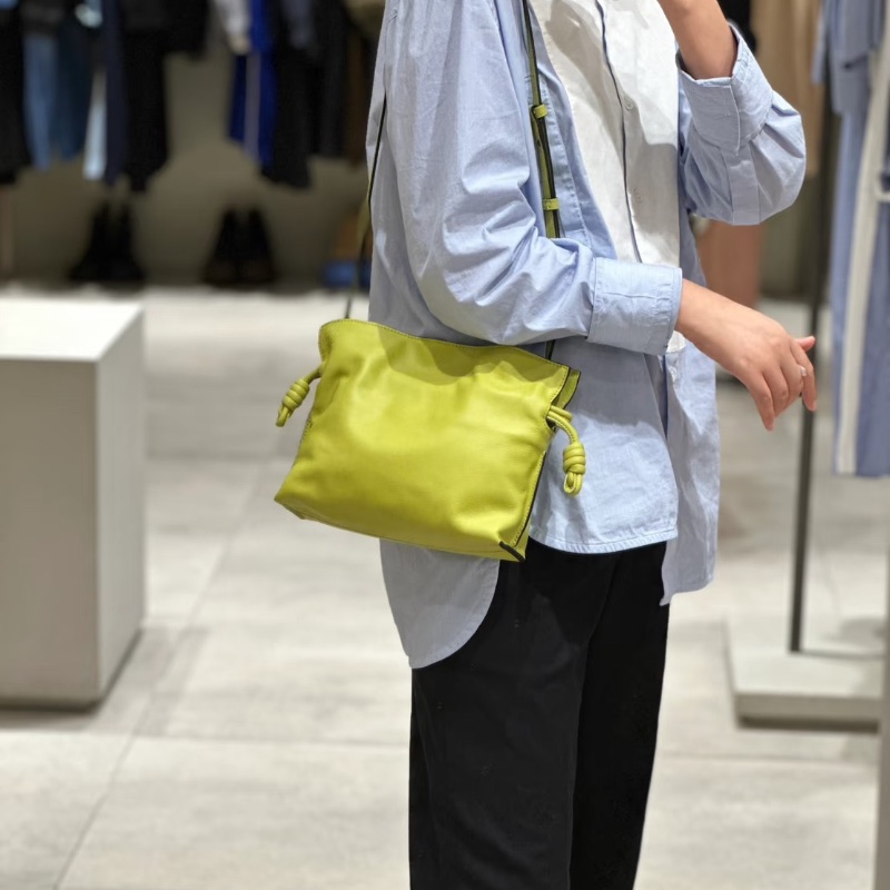 LOEWE 黃色Flamenco肩背斜背福袋包29.5*23*9 98新配件塵袋-0