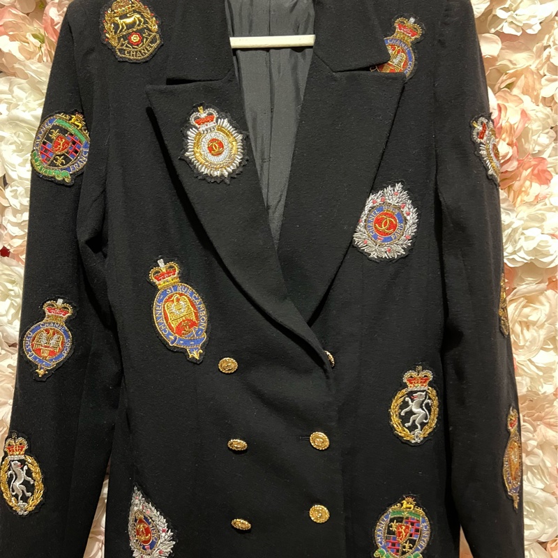 Chanel中古14個勛章外套40碼，勛章界的天花板，肩寬40胸圍94-0