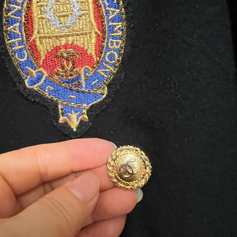 Chanel中古14個勛章外套40碼，勛章界的天花板，肩寬40胸圍94-6