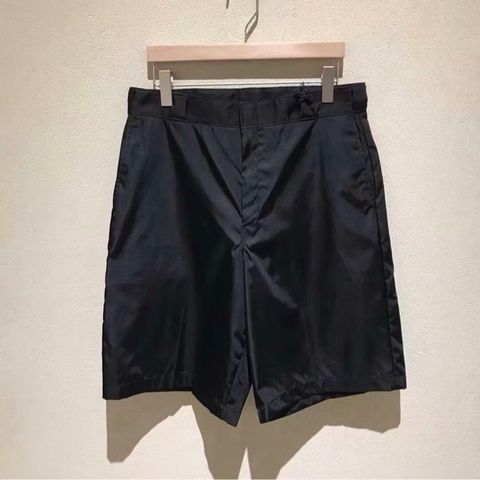 Prada 黑色 三角標尼龍短褲  #44 46 52
