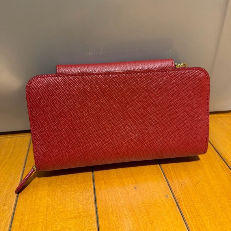 Prada 紅色鏈條長夾斜背包 稀有款｜Saffiano牛皮｜金Logo｜WOC 錢包-1