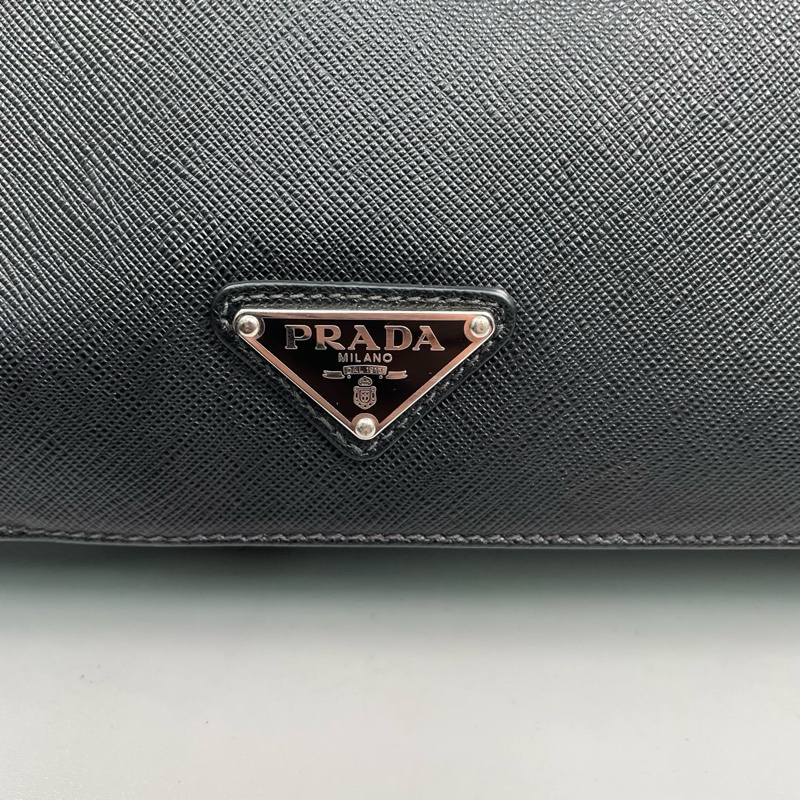 Prada普拉達 黑色十字紋牛皮手提公文包 尺寸40*28*7cm。-8