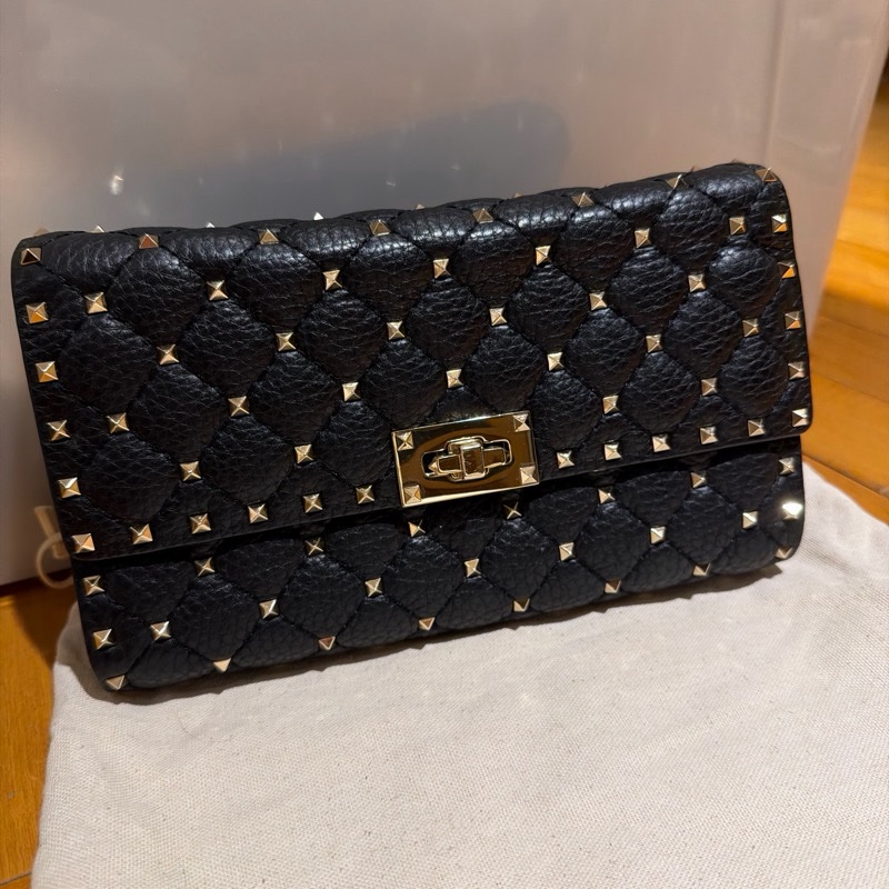 VALENTINO Rockstud Spike 黑色手拿包｜鉚釘｜金扣｜晚宴包｜小羊皮｜近新-0
