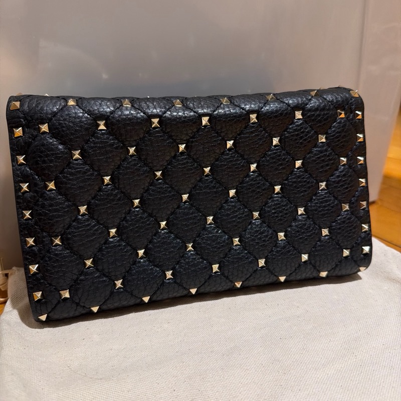 VALENTINO Rockstud Spike 黑色手拿包｜鉚釘｜金扣｜晚宴包｜小羊皮｜近新-1