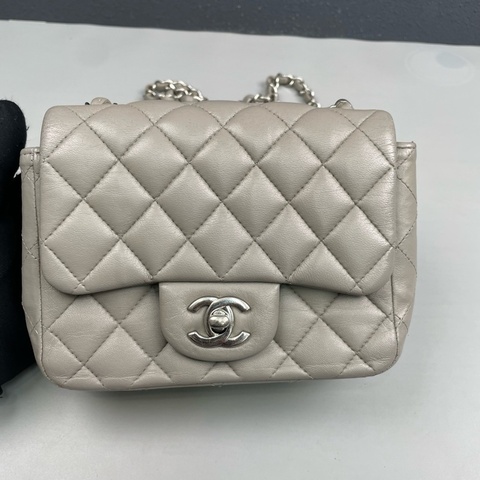 Chanel香奈兒 灰色全皮銀扣方胖子鏈條包 鐳射28開，.尺寸16.5*13*7cm