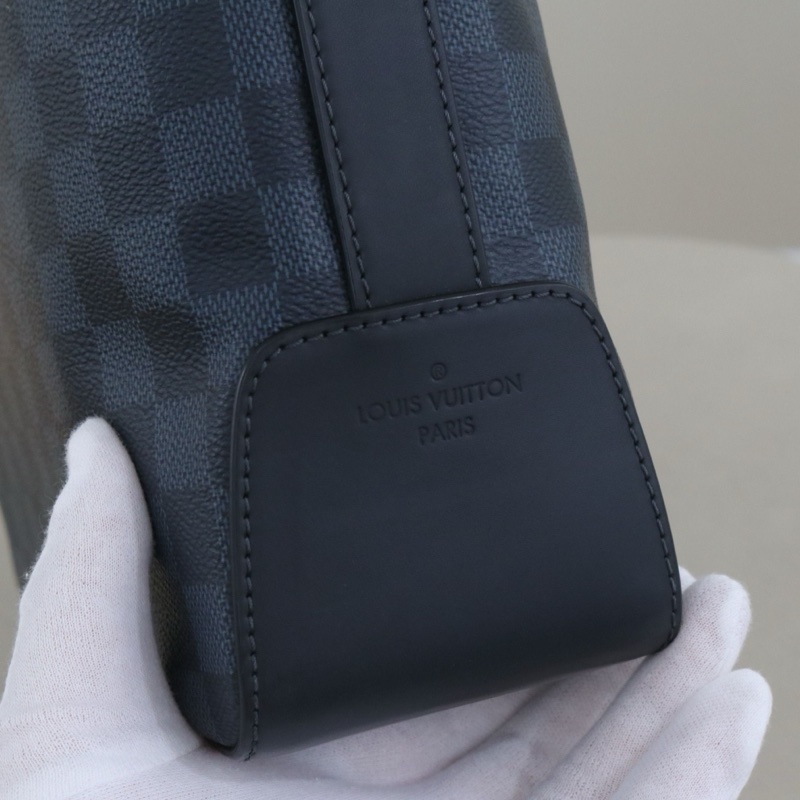 LouisVuitton Newport 男包，肩帶鎖鑰匙丟失，一個拉鍊頭非原配-4