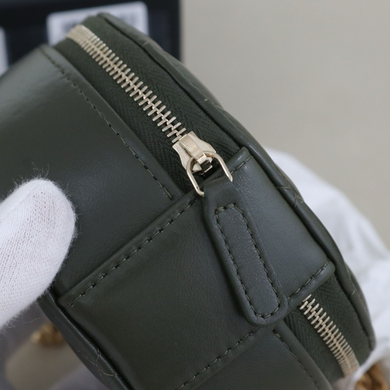 99.5新香奈兒菱格小圓餅包，鏈條可調節，尺寸12*12cm，配件防塵袋盒子-4