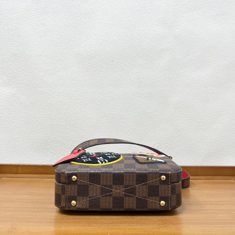 LV stories bo徽章貼布 粽棋盤格小箱子包19*14  98新配件塵袋盒子-2