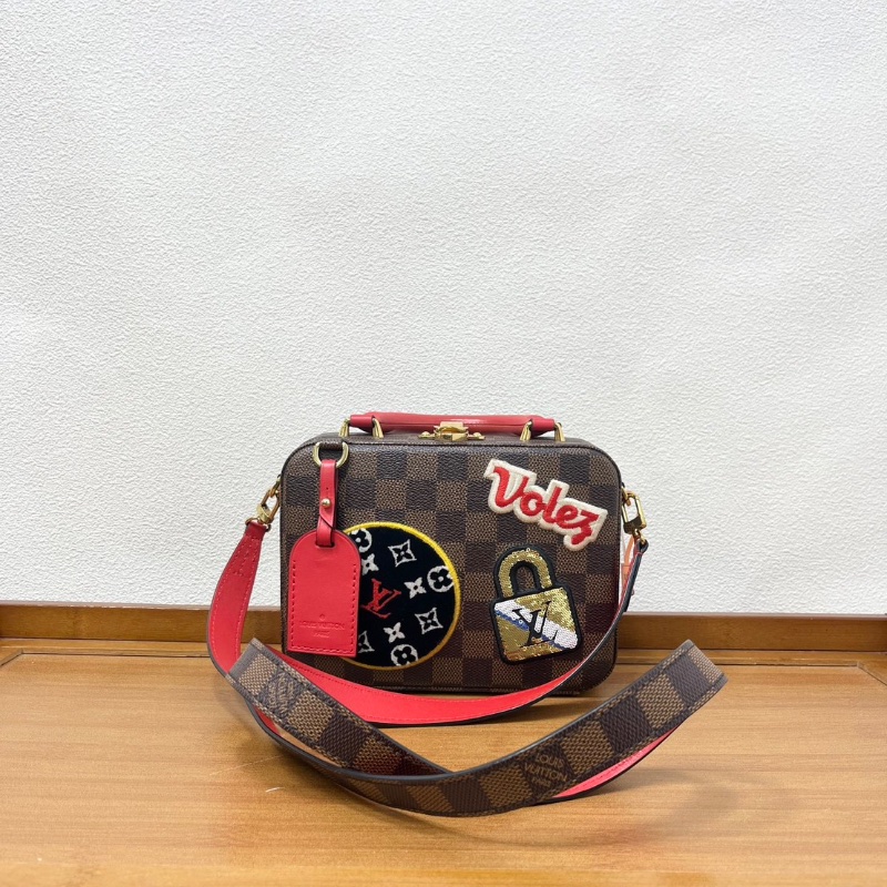 LV stories bo徽章貼布 粽棋盤格小箱子包19*14  98新配件塵袋盒子-4