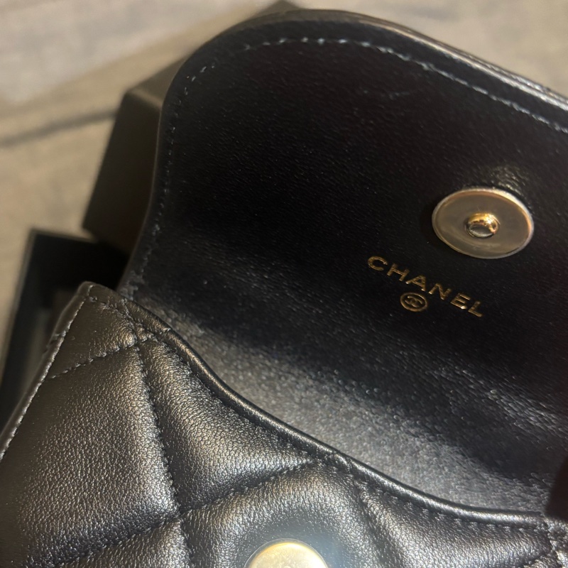 Chanel 珍珠皮穿鏈手柄斜背零錢包-1