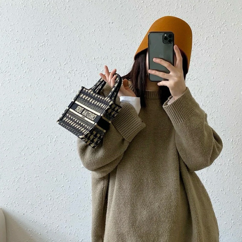 Dior迪奧 限量千鳥格紋刺繡mini Tote 橫版手提小琴譜-3