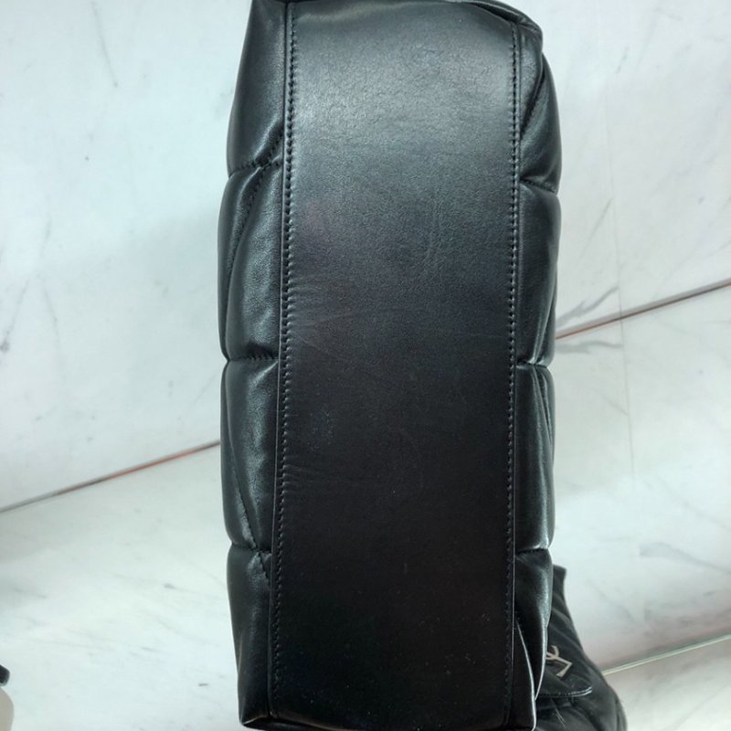 ✨2026季度全新✨Saint Laurent 577476 YSL 小款 小羊皮 Loulou Puffer 包 黑色/銀鍊-3