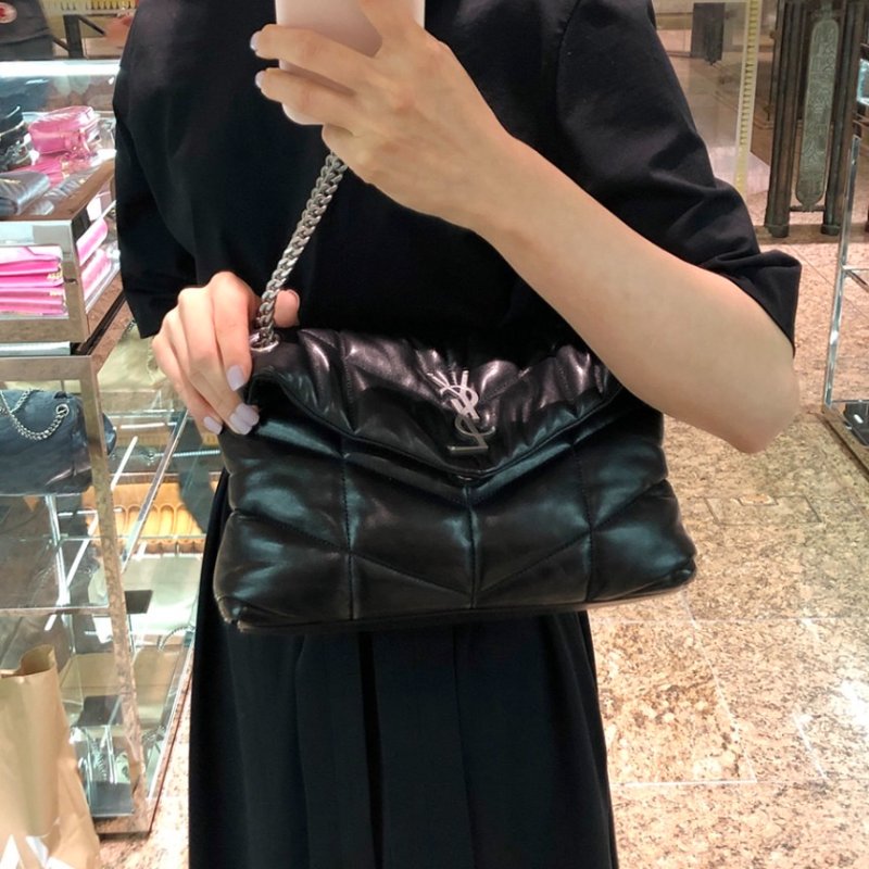 ✨2026季度全新✨Saint Laurent 577476 YSL 小款 小羊皮 Loulou Puffer 包 黑色/銀鍊-10