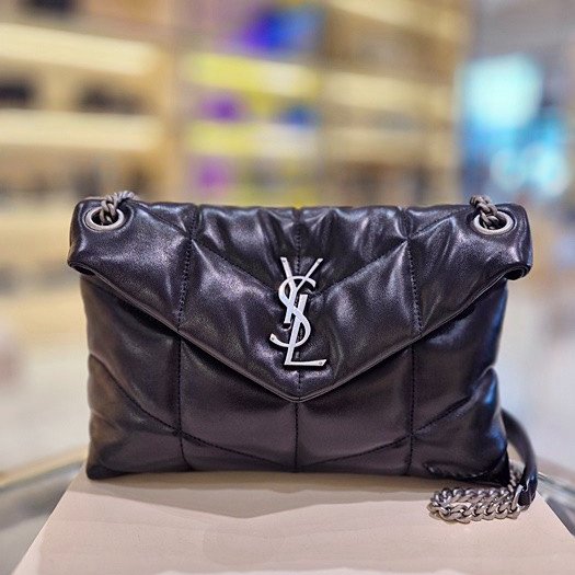 ✨2026季度全新✨Saint Laurent 577476 YSL 小款 小羊皮 Loulou Puffer 包 黑色/銀鍊-12