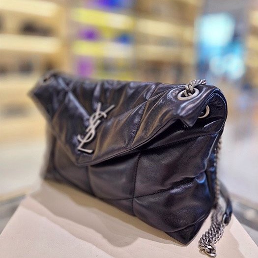 ✨2026季度全新✨Saint Laurent 577476 YSL 小款 小羊皮 Loulou Puffer 包 黑色/銀鍊-13