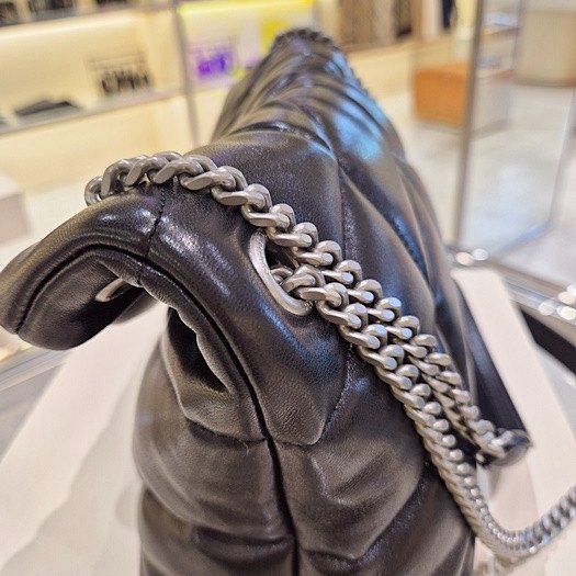 ✨2026季度全新✨Saint Laurent 577476 YSL 小款 小羊皮 Loulou Puffer 包 黑色/銀鍊-19