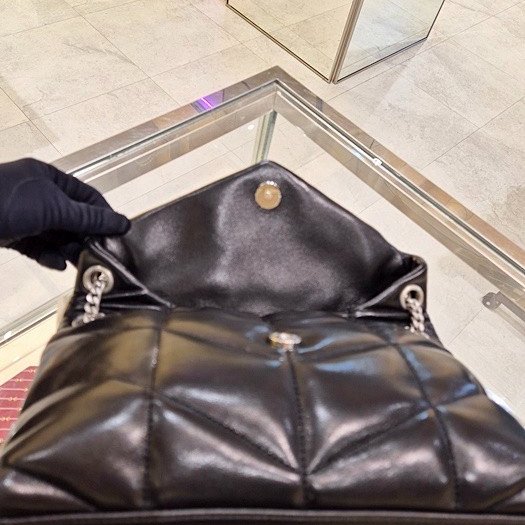 ✨2026季度全新✨Saint Laurent 577476 YSL 小款 小羊皮 Loulou Puffer 包 黑色/銀鍊-22