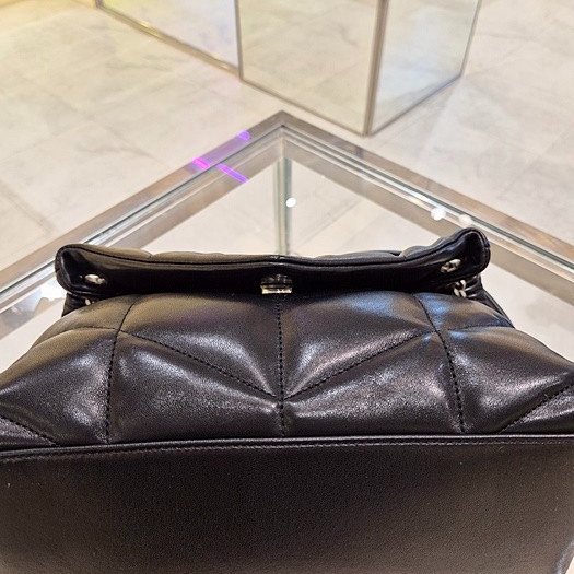✨2026季度全新✨Saint Laurent 577476 YSL 小款 小羊皮 Loulou Puffer 包 黑色/銀鍊-24